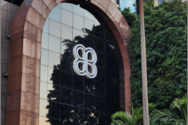 UM CENTRO DE COMODIDADE E VIDA URBANA.